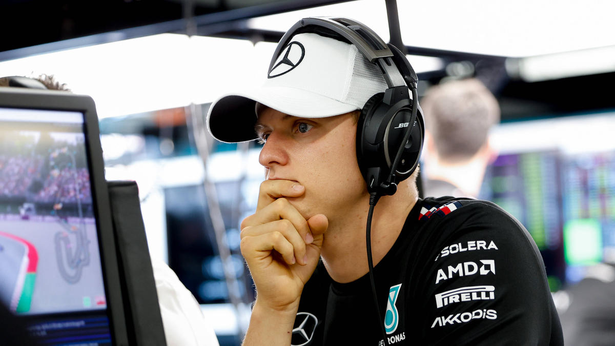 Mick Schumacher wechselt vom Kommandostand erstmals ins Mercedes-Auto