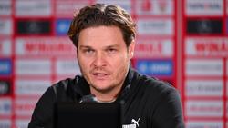 Dortmunds Trainer Edin Terzic reagiert nach dem Spiel unzufrieden