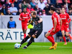 Harry Kane (l) trifft wieder aus dem Spiel heraus.