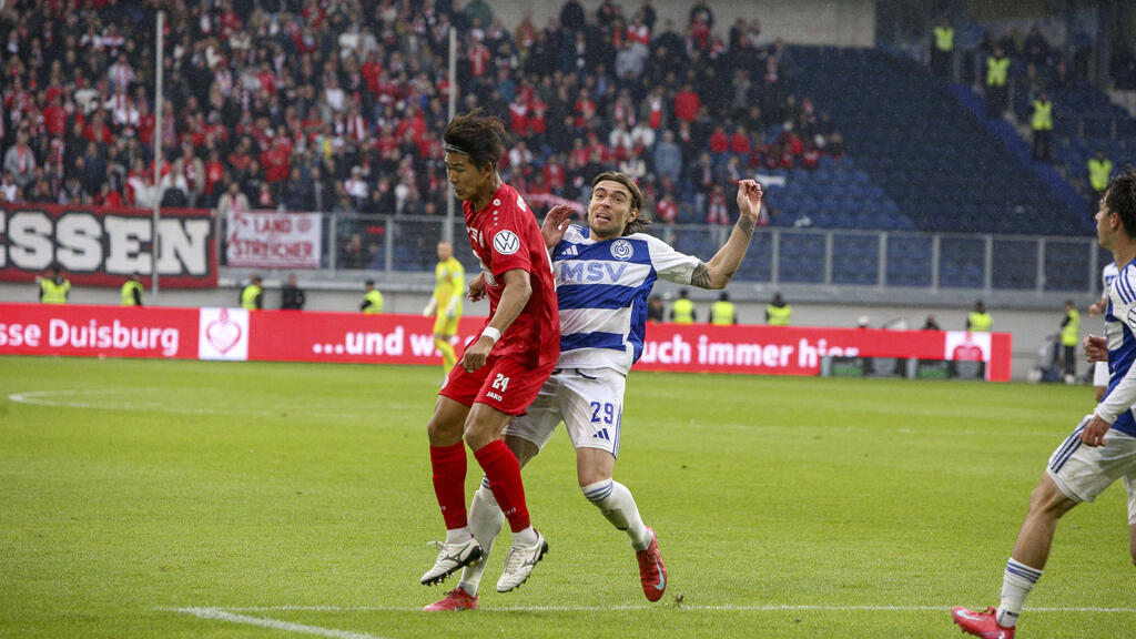 Rot-Weiss Essen hat das Finale im Niederrheinpokal gegen Duisburg gewonnen Rot-Weiss Essen hat das Finale im Niederrheinpokal gegen Duisburg gewonnen