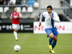 Jonathan Reis in actie tijdens AZ Alkmaar - Vitesse. (1-9-2013)