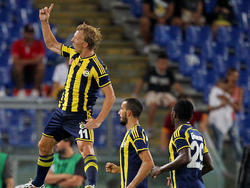 Dirk Kuyt (l.) jubelt derzeit für Fenerbahçe