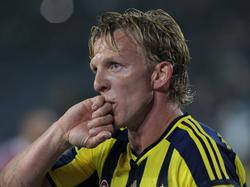 Dirk Kuyt viert zijn treffer voor Fenerbahçe tegen Sivasspor in de SüperLig. (12-12-14)
