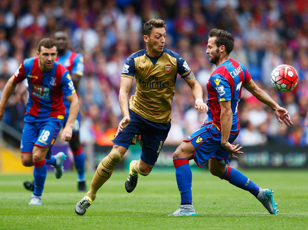 Un centro del Özil fue rematado de semi-tijereta por Giroud para el 0:1. (Foto: Getty)