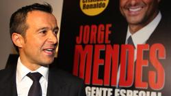 Jorge Mendes betreut neben Mourinho auch Fußballer, zum Beispiel Cristiano Ronaldo