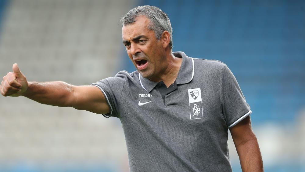 Robin Dutts Verbleib als Bochum-Trainer ist fraglich Robin Dutts Verbleib als Bochum-Trainer ist fraglich