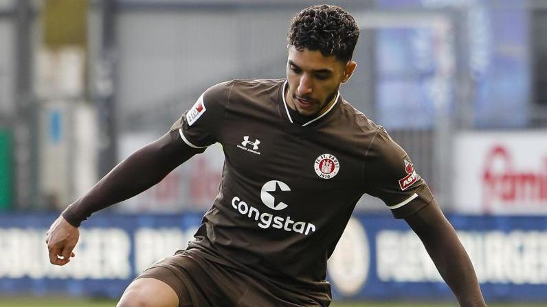Äußerte sich auf Instagram zum Nahost-Konflikt: Omar Marmoush vom FC St. Pauli