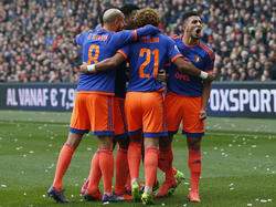 Feyenoord komt in De Klassieker tegen Ajax al vroeg op voorsprong. Doelpuntenmaker Jens Toornstra is de gevierde man bij de Rotterdammers. (07-02-2016)