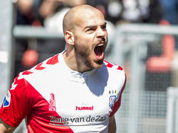 Ruud Boymans heeft FC Utrecht op een 1-0 voorsprong gezet. De spits is blij met zijn treffer en schreeuwt het uit van geluk. (10-04-2016)
