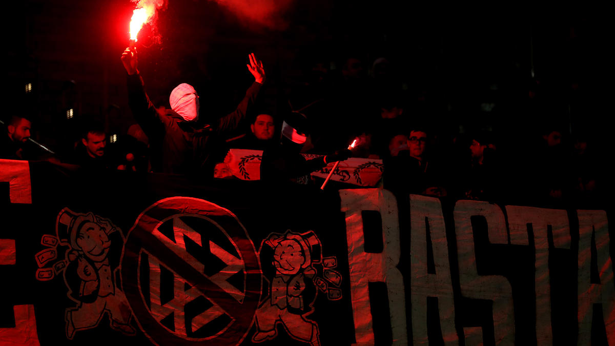 Während der Partie gegen Inter Mailand hatten Eintracht-Fans Pyrotechnik gezündet Während der Partie gegen Inter Mailand hatten Eintracht-Fans Pyrotechnik gezündet