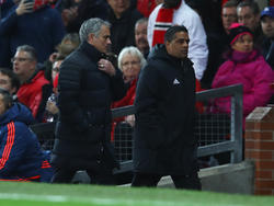 José Mourinho vertrekt naar de tribunes. De manager van Manchester United is naar de tribunes gestuurd door de arbiter van dienst. (27-11-2016)