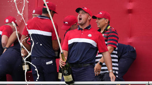 Das US-Team feiert die Gala im Ryder Cup