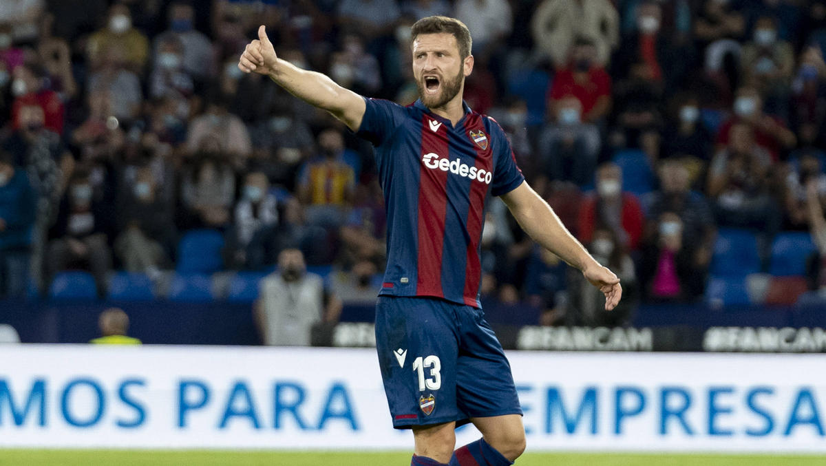 Sampdoria Genua ist an dem vereinslosen Verteidiger Mustafi interessiert