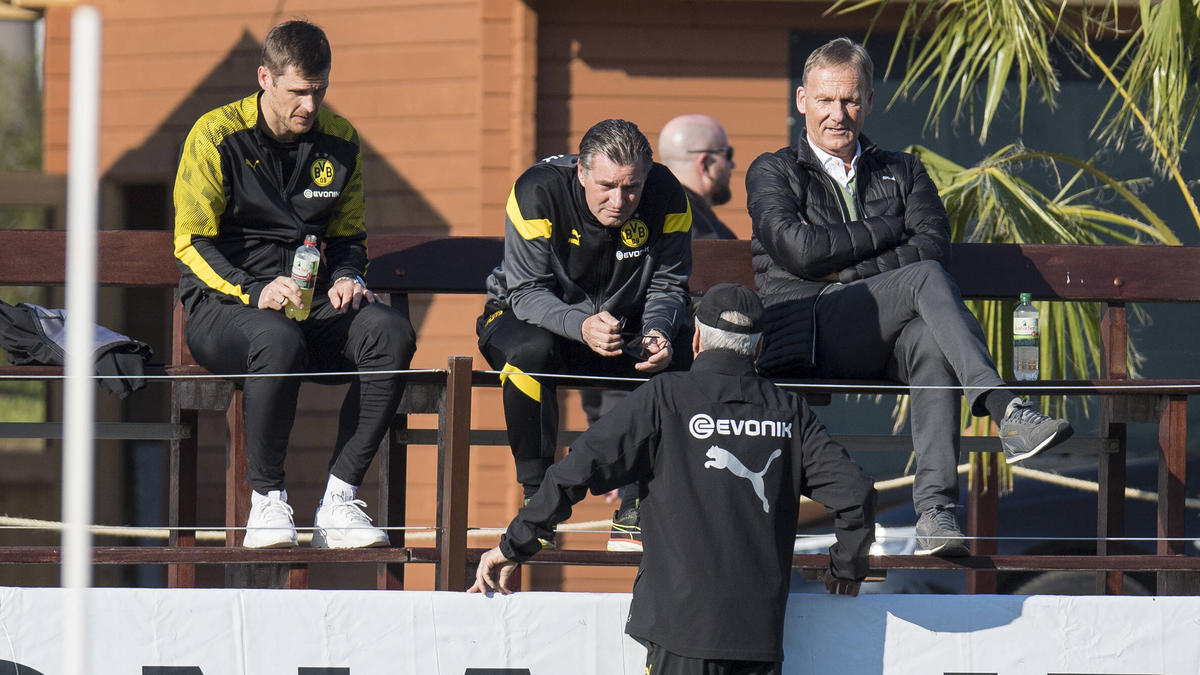 Sportdirektor Michael Zorc (M.) vom BVB ist immer auf der Suche nach neuen Talenten