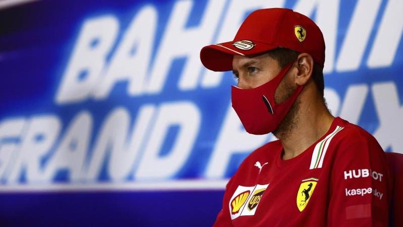 Sebastian Vettel bei einer Pressekonferenz zum Großen Preis von Bahrain Sebastian Vettel bei einer Pressekonferenz zum Großen Preis von Bahrain