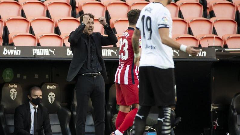 Trainer Diego Simeone (l.) und Atlético Madrid feierten eine gelungene Generalprobe für das Spiel gegen Bayern Trainer Diego Simeone (l.) und Atlético Madrid feierten eine gelungene Generalprobe für das Spiel gegen Bayern