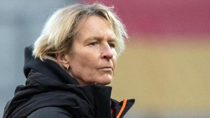 Nimmt für das Spiel gegen Chile zahlreiche Änderungen im Aufgebot vor: Bundestrainerin Martina Voss-Tecklenburg