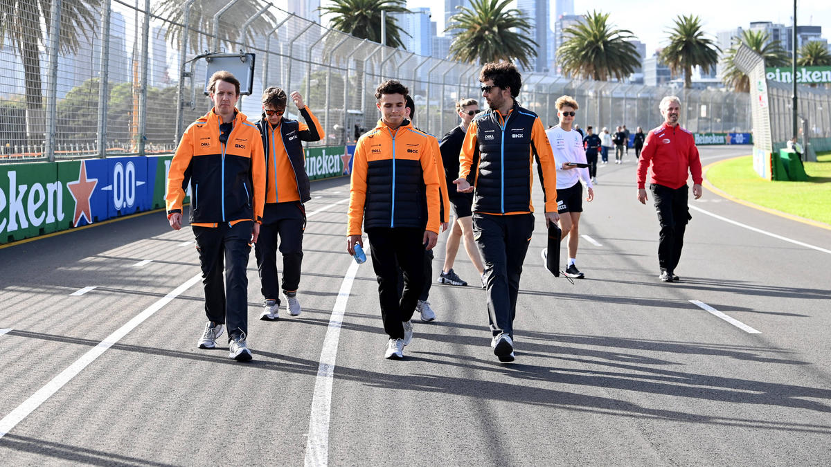 McLaren-Pilot Lando Norris beim Trackwalk in Melbourne