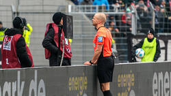 Referee Patrick Schwengers hatte viel zu tun