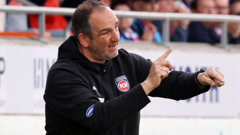 Kult-Coach Frank Schmidt steckt mit dem 1. FC Heidenheim voll im Bundesliga-Abstiegskampf Kult-Coach Frank Schmidt steckt mit dem 1. FC Heidenheim voll im Bundesliga-Abstiegskampf