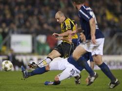 Anthony Lurling(l.) maakt voor NAC Breda de openingstreffer in de wedstrijd tegen NEC. Op de foto proberen Palsson(m.) en Breuer(r.) hem ervan te weerhouden. (13-04-2013)