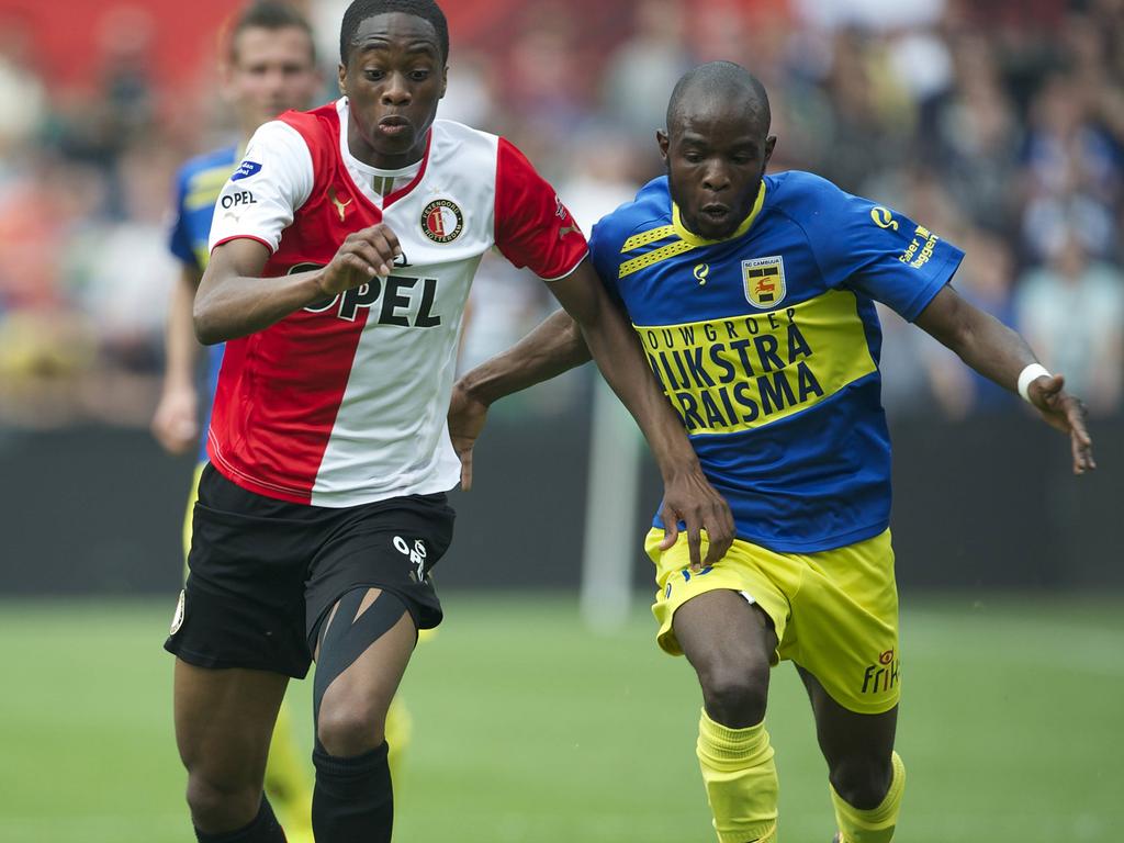 Terence Kongolo (l.) en Jody Lukoki (r.) in een duel tijdens de 33e speelronde van de Eredivisie. (27-4-2014)