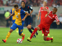 Hendrick Zuck (l.) wechselt fest zu Eintracht Braunschweig