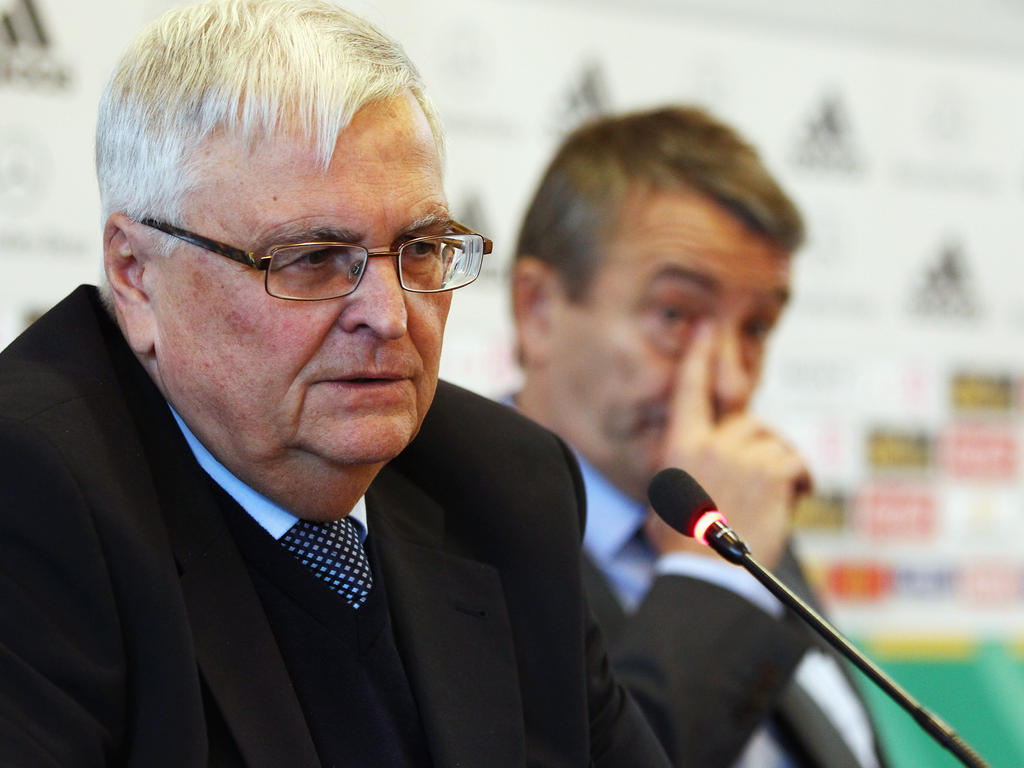 Theo Zwanziger (l.) bezichtigt Wolfgang Niersbach der Lüge Theo Zwanziger (l.) bezichtigt Wolfgang Niersbach der Lüge