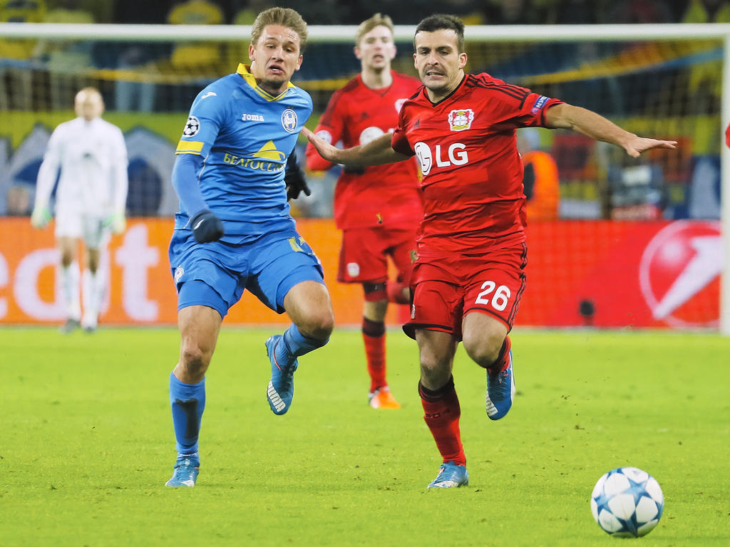 Donati, del Leverkusen, en un acción ante el jugador del BATE Volodko. (Foto: Getty)