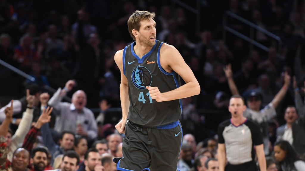 Dirk Nowitzki spielt seine 21. NBA-Saison Dirk Nowitzki spielt seine 21. NBA-Saison