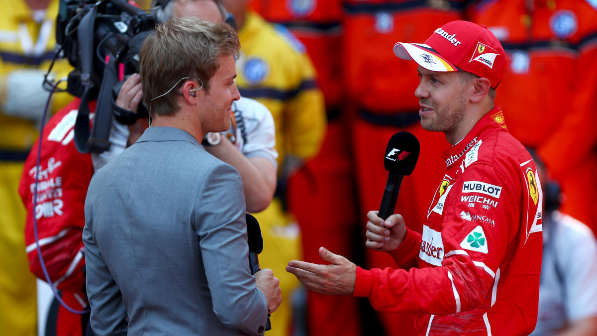 Nico Rosberg (l.) glaubt, dass Sebastian Vettel in die Erfolgsspur zurückfindet Nico Rosberg (l.) glaubt, dass Sebastian Vettel in die Erfolgsspur zurückfindet
