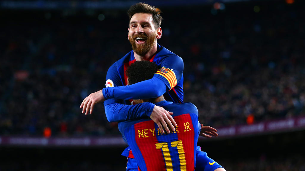 Messi y Neymar celebran un gol con el Barcelona.