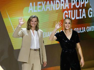 Alexandra Popp (l, neben Giulia Gwinn) lässt weiter offen, ob sie an der WM 2023 teilnimmt