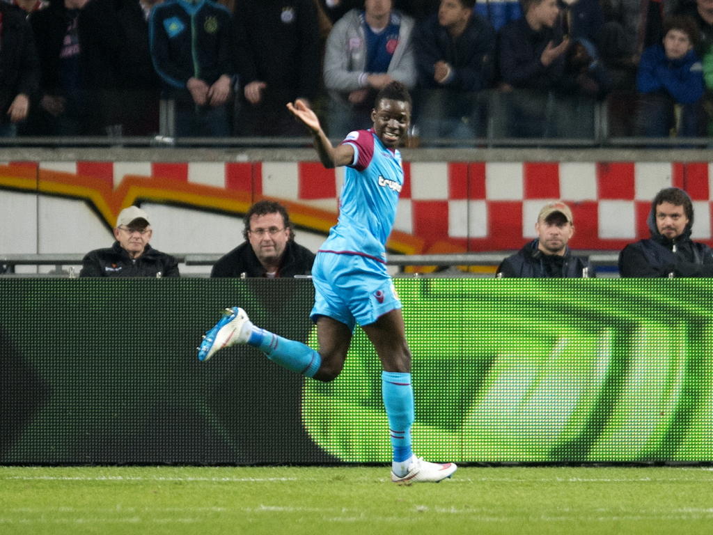 Bertrand Traoré viert feest nadat hij Vitesse op voorsprong heeft gezet in de achtste finale van de KNVB beker tegen Ajax. (18-12-2014). Bertrand Traoré viert feest nadat hij Vitesse op voorsprong heeft gezet in de achtste finale van de KNVB beker tegen Ajax. (18-12-2014).