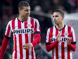 Jeffrey Bruma en Adam Maher vieren de overwinning van PSV op Go Ahead Eagles in de Eredivisie. (20-12-14)