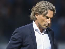 Rob Maas kijkt bedenkelijk na het teleurstellende gelijke spel tussen SC Cambuur en Jong PSV (1-1). (12-08-2016)