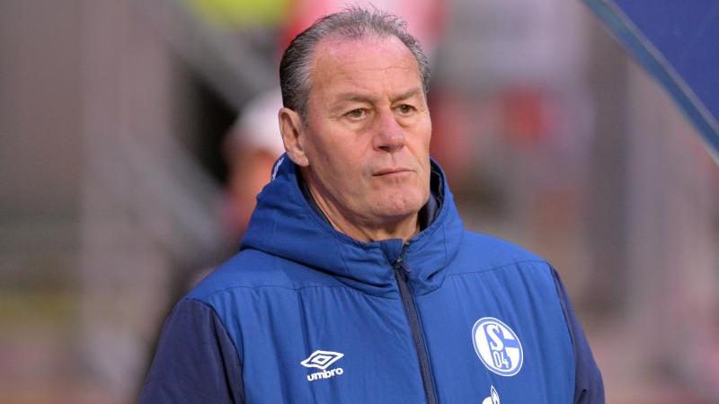 Huub Stevens hofft auf eine baldige Einigung mit einem neuen Schalke-Trainer