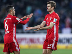 Thiago und Müller bejubeln den Sieg gegen Gladbach