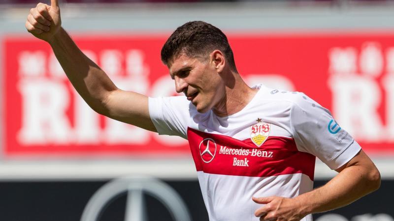 Stuttgarts Mario Gomez hat den Treffer zum 1:1 erzielt Stuttgarts Mario Gomez hat den Treffer zum 1:1 erzielt