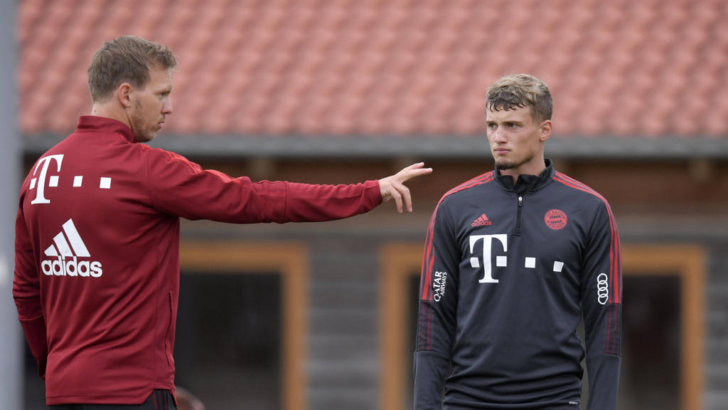 Will Bayern-Trainer Nagelsmann im Training beeindrucken: Mittelfeldspieler Cuisance (r.)