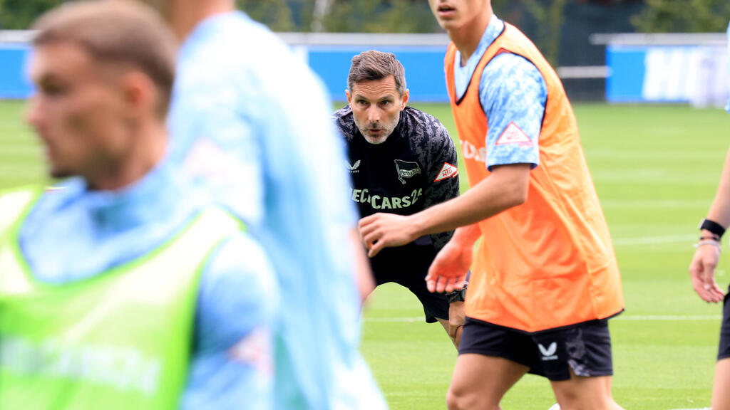 Stefan Leitl trainiert Hertha BSC Stefan Leitl trainiert Hertha BSC
