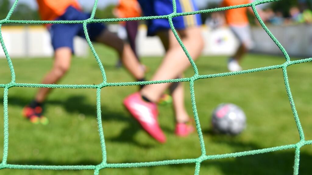 Bei einem Nachwuchs-Trainingscamp des FC Bayern ist ein Trainer gestorben