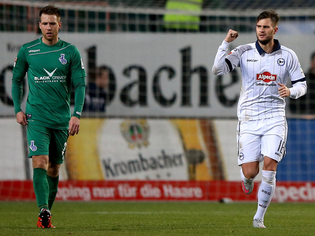Christopher Nöthe (re.) trifft zum 2:1 für seine Arminia im Heimspiel gegen den MSV Duisburg.