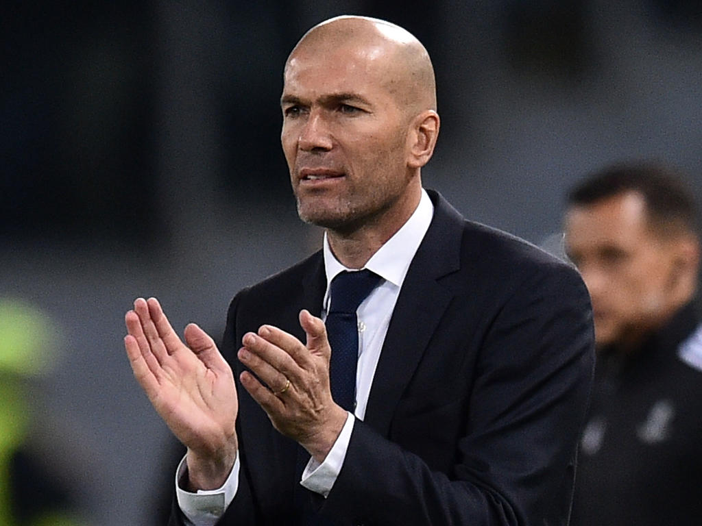 Zinédine Zidane ve como su equipo se desinfla irremediablemente en liga. (Foto: Getty)