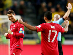 Cristiano Ronaldo maakt zijn hattrick compleet en lijkt Portugal ten koste van Zweden naar het WK te schieten. (19-11-2013)