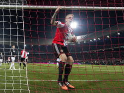 Lex Immers viert de 1-2 van Colin Kâzım-Richards tijdens Feyenoord - AZ Alkmaar. (14-12-2014)