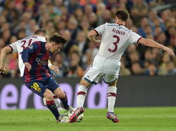 Lionel Messi luchando por la pelota con Schweinsteiger y Xabi Alonso. (Foto: Getty)