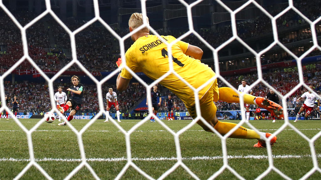 Kasper Schmeichel pariert den Elfmeter