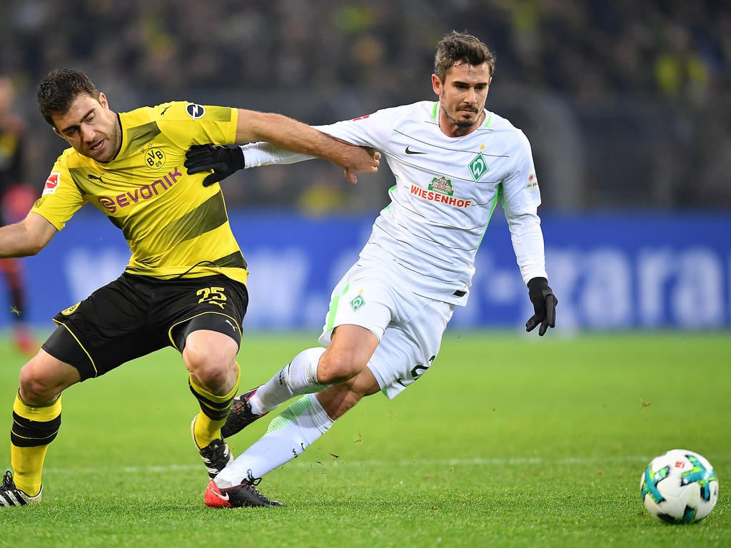 Werder Bremens Fin Bartels verletzte sich beim Spiel gegen den BVB im Dezember