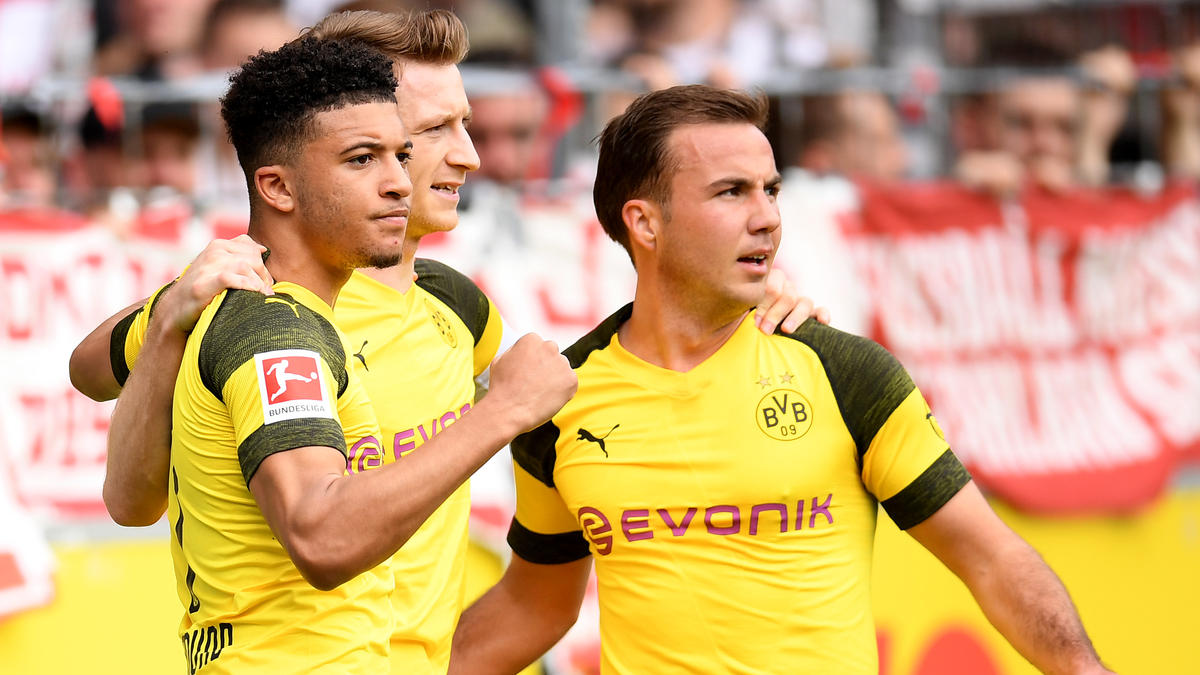 Marco Reus (M.) und Mario Götze (r.) äußerten sich nach dem klaren Sieg in Freiburg Marco Reus (M.) und Mario Götze (r.) äußerten sich nach dem klaren Sieg in Freiburg